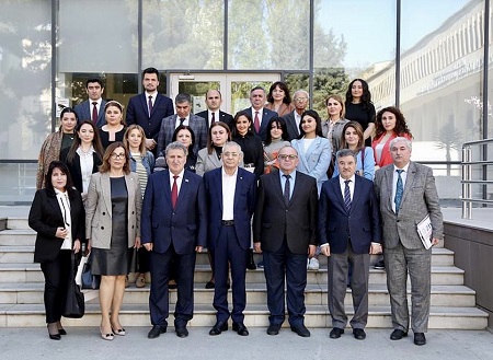 "MEK-də tanınmış ziyalı, şair, yazıçı, professor Hamlet İsaxanlı ilə görüş keçirilib"
