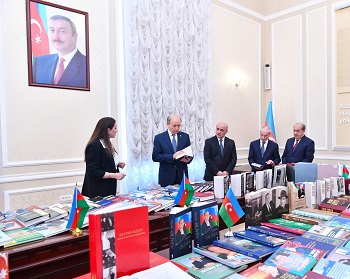"Mərkəzi Elmi Kitabxana Ədliyyə Nazirliyində sərgi təşkil edib"