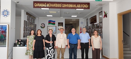 "Dünya şöhrətli fotoqraf Reza Deqati Mərkəzi Elmi Kitabxanada olub"