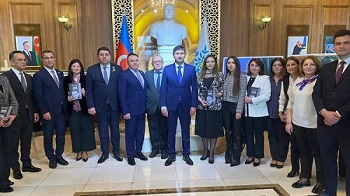 "MEK rəhbəri və əməkdaşları YAP Yasamal rayon təşkilatında keçirilən “Heydər Əliyev. 100 faktın tarixi” kitabının təqima