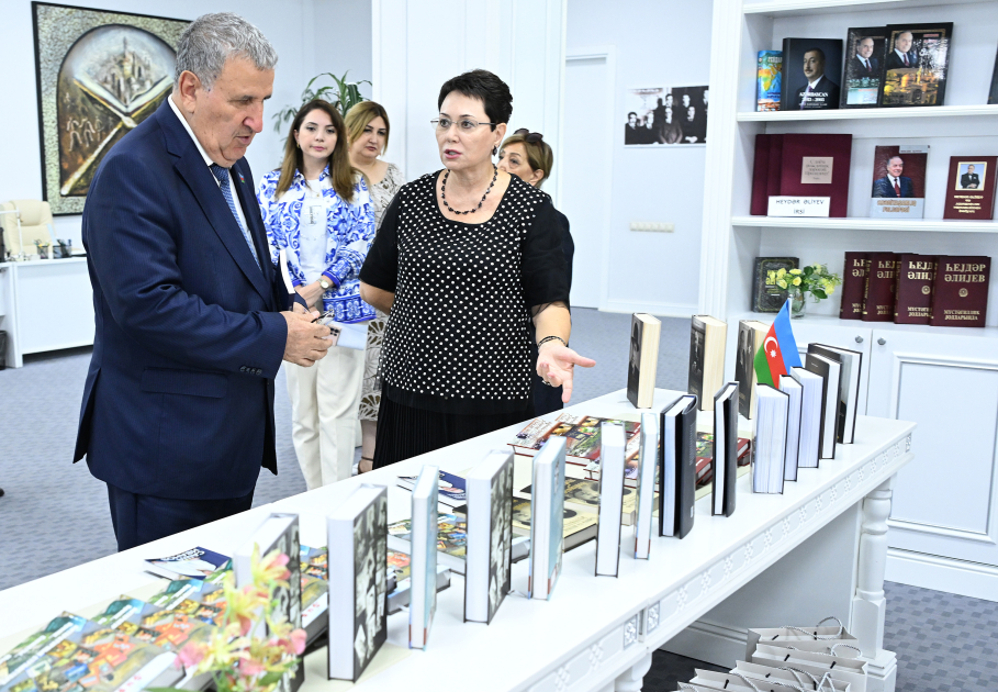 "MEK-də Xalq yazıçısı Elmira Axundovanın kitablarının təqdimatı keçirilib"