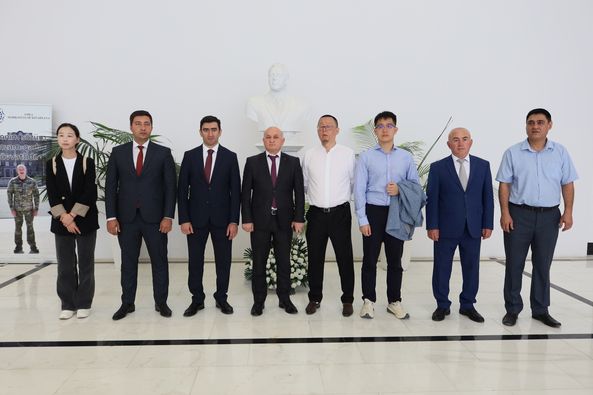 Çinli alimlər MEK-in qonağı olublar