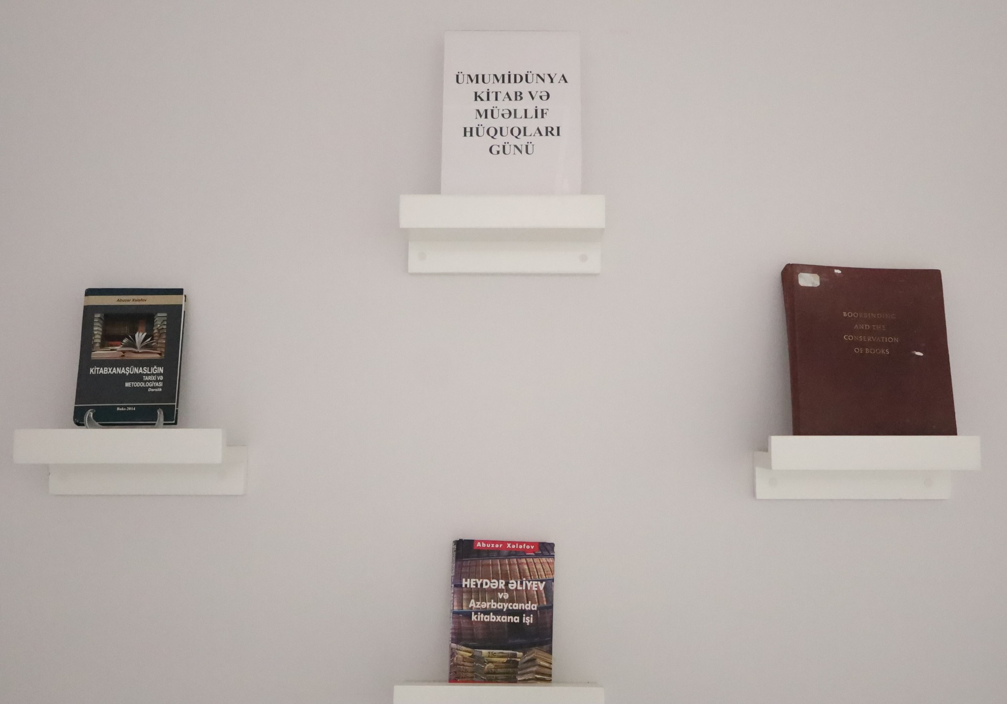 MEK-də “Ümumdünya Kitab və Müəllif Hüquqları Günü” adlı sərgi təşkil edilib