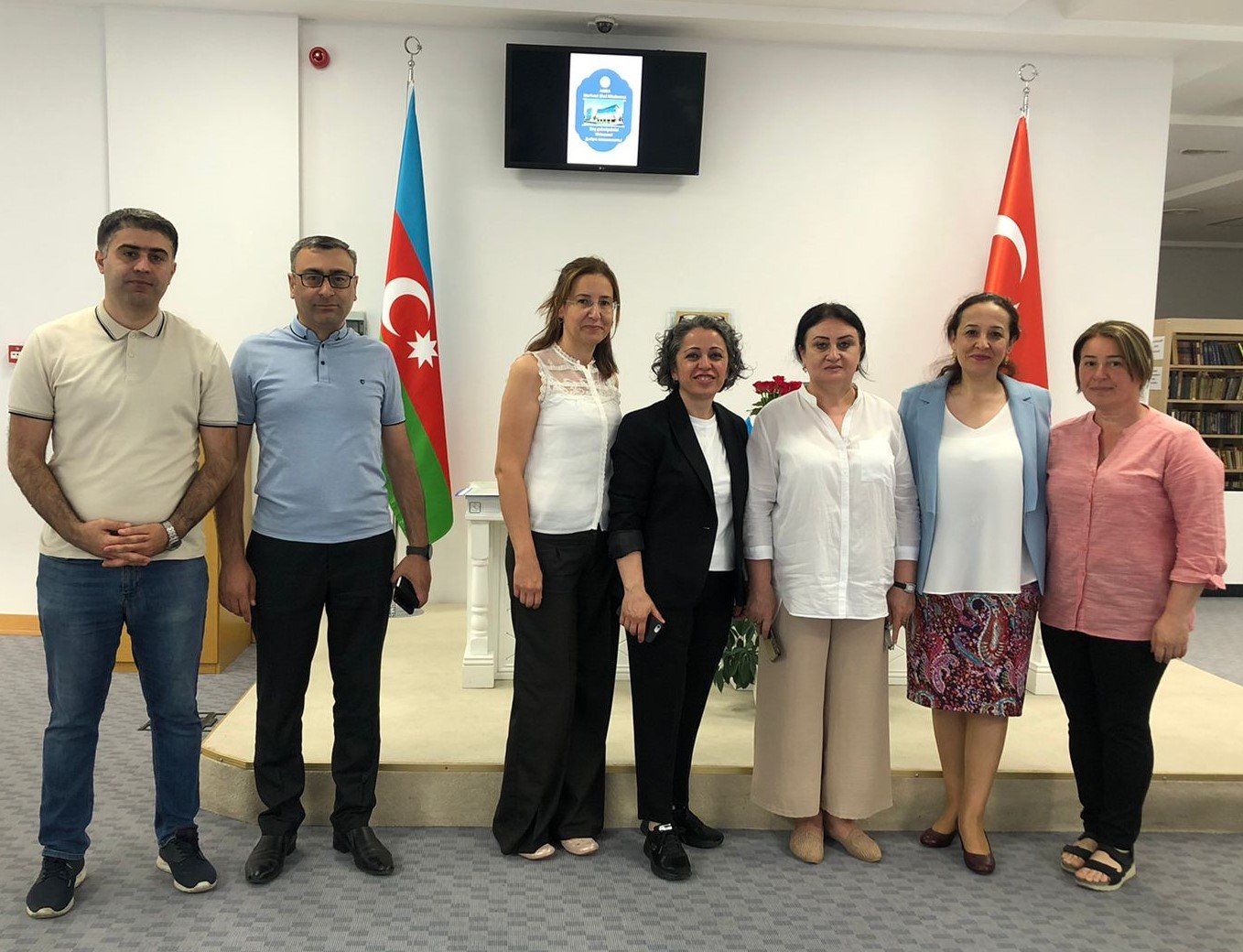 "İstanbul Universiteti Kitabxanasının əməkdaşları MEK-lə tanış olublar"