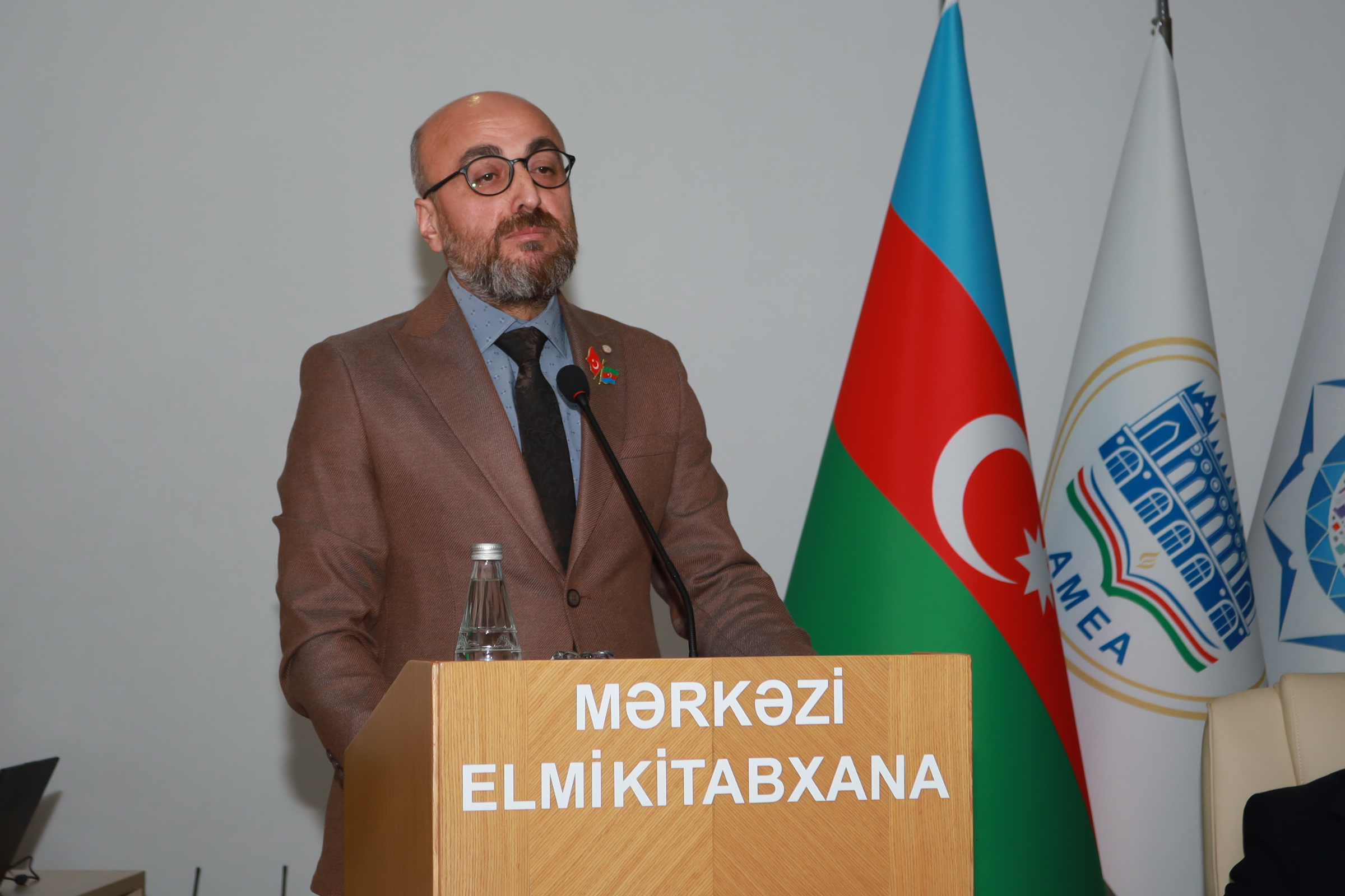 Əli Çelik: “Mərkəzi Elmi Kitabxananın 100 illik elmi yaddaşı ilə Rami Kitabxanasının tarixi mirasının bir araya gəlməsi gələcək faydalı əməkdaşlıqlar üçün böyük potensial yaradır”