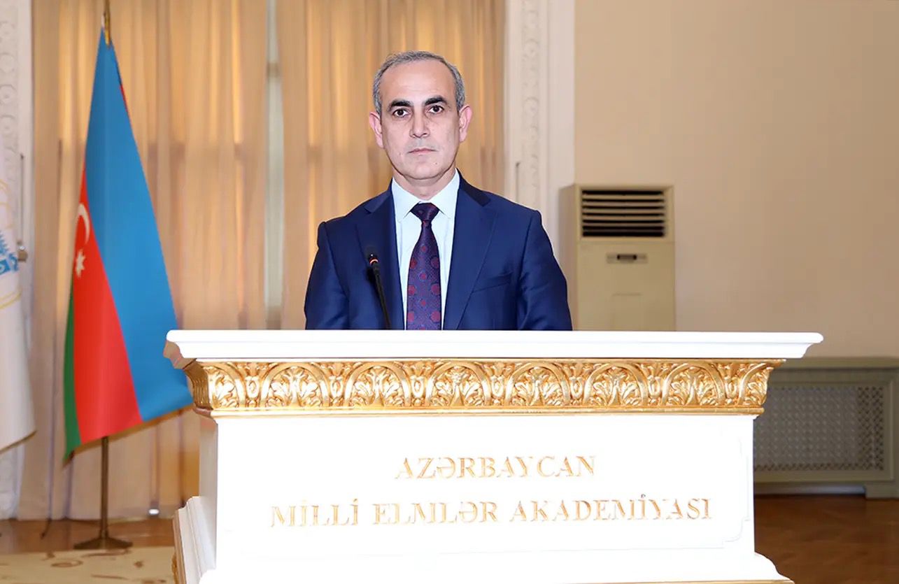 AMEA-nın Mərkəzi Elmi Kitabxanasının direktoru texnika elmləri doktoru Hüseyn Hüseynov kitabxananın 2025-ci ildəki fəaliyyətinə dair hesabat verib