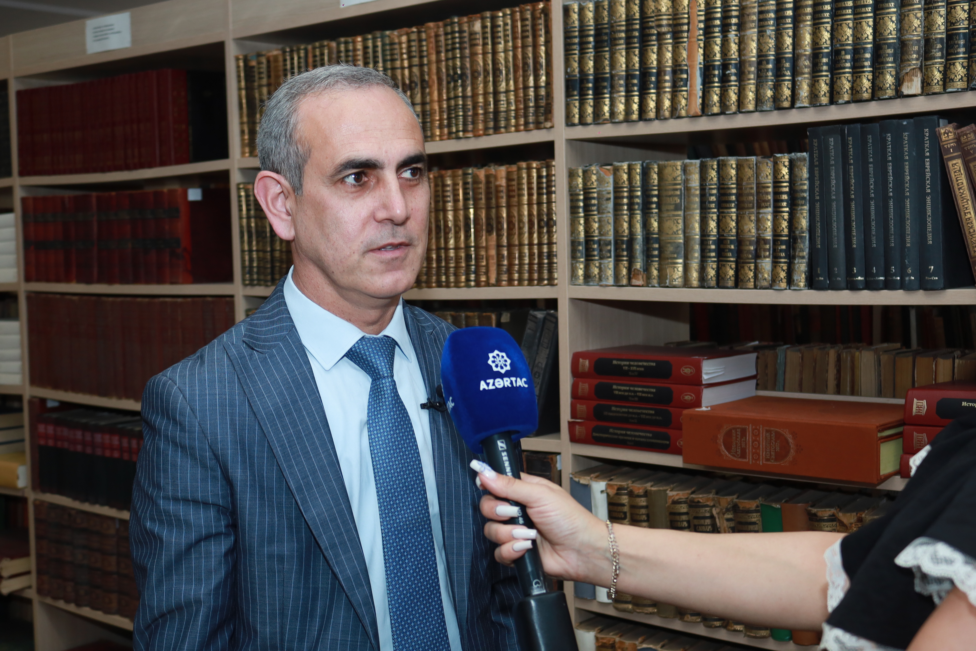 MEK direktoru  Hüseyn Hüseynov mütaliə vərdişlərinin inkişafına yönəlmiş layihələr və həyata keçirilən rəqəmsal yeniliklərlə bağlı AZƏRTAC-a müsahibə verib