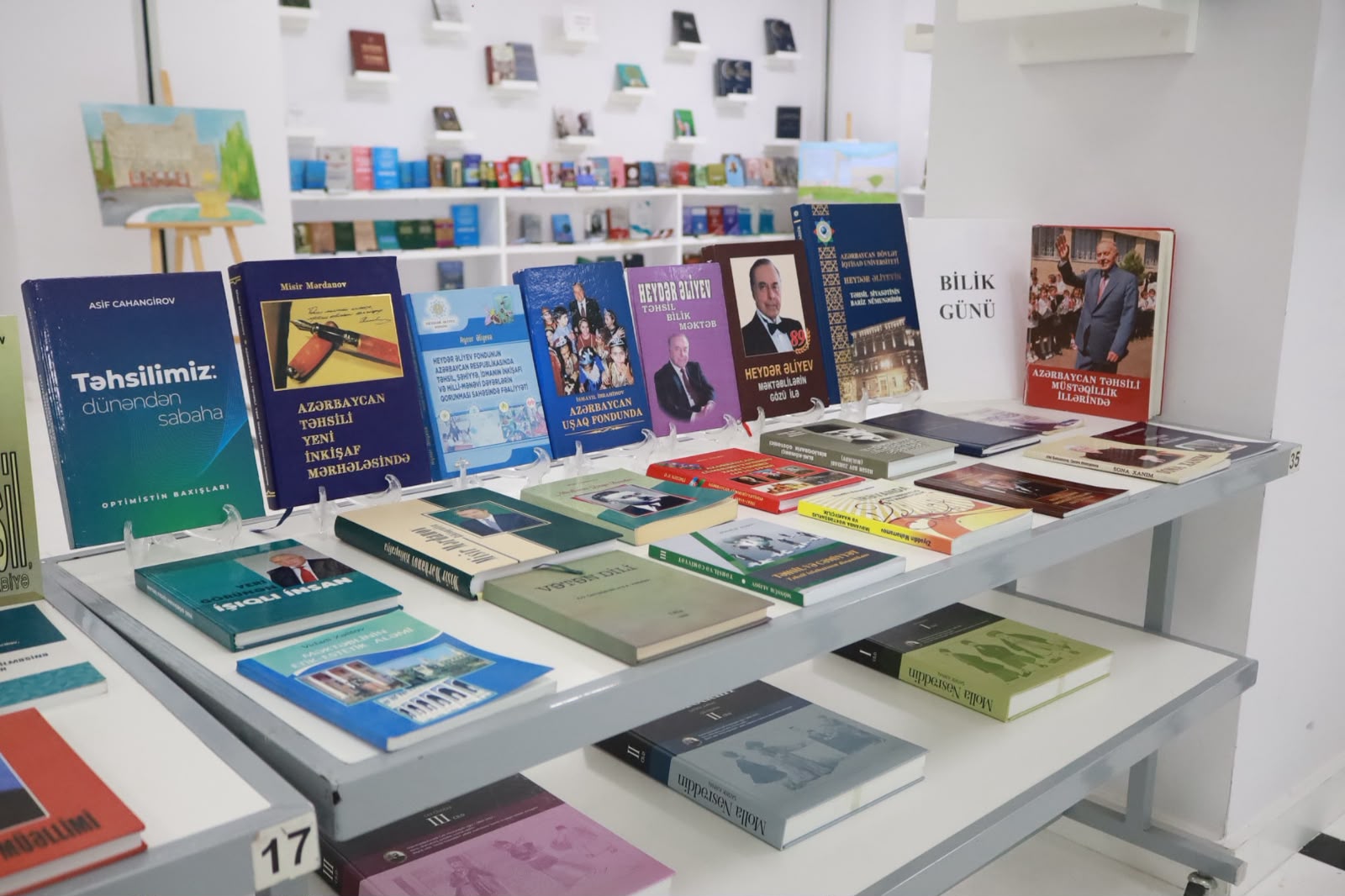 Mərkəzi Elmi Kitabxanada 15 Sentyabr – Bilik Günü münasibətilə sərgi açılıb